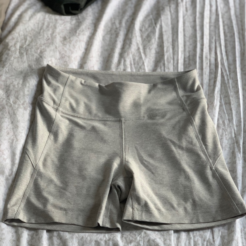 Outdoor Voices warm up Short